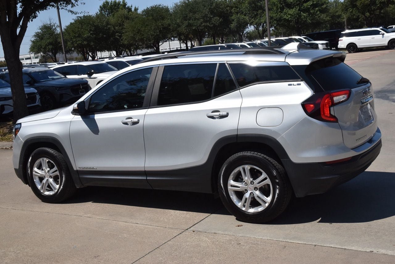 Used 2022 GMC Terrain SLE w/ Driver Convenience Package FWD image 11