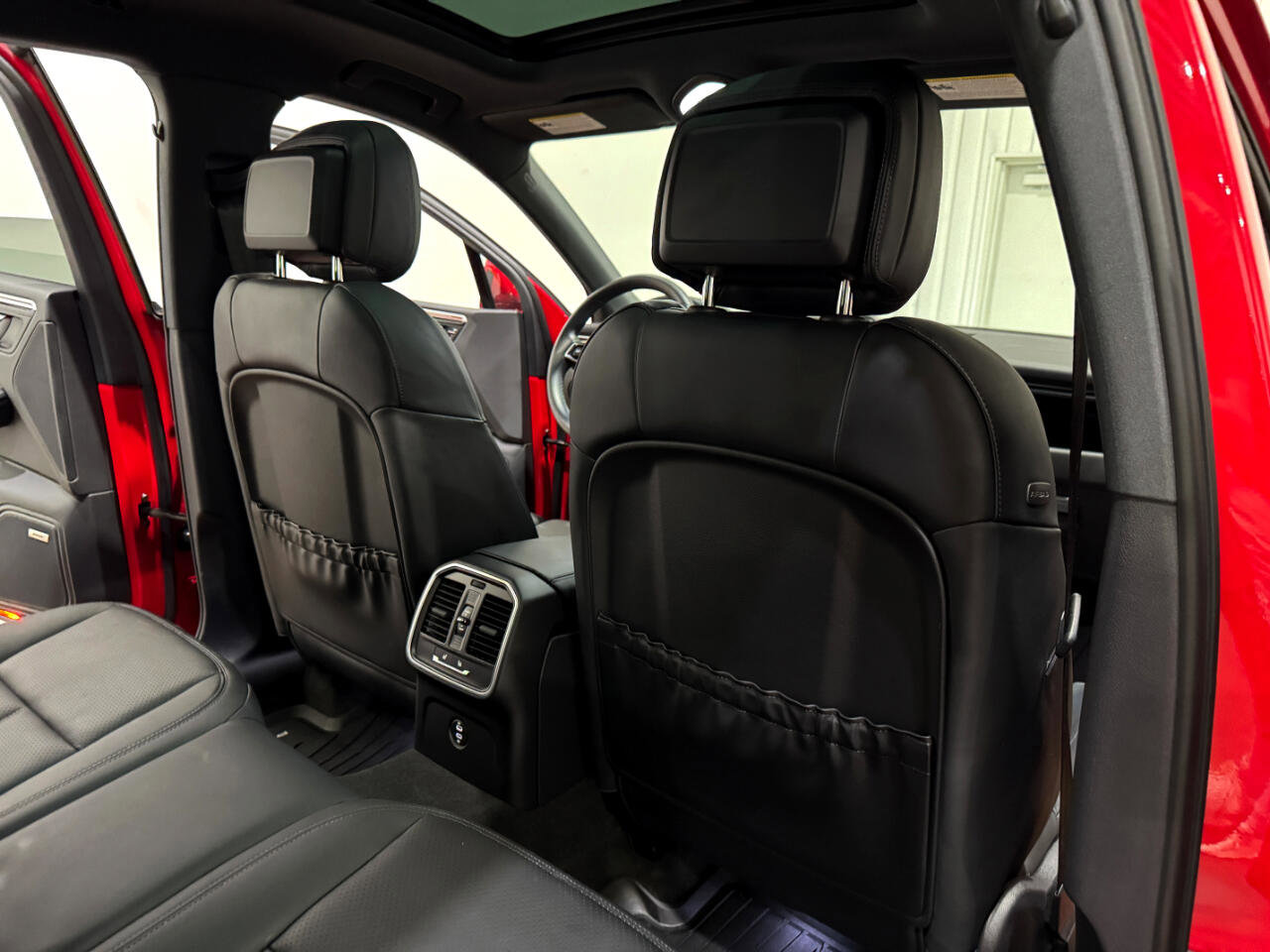 Used 2023 Porsche Macan image 15