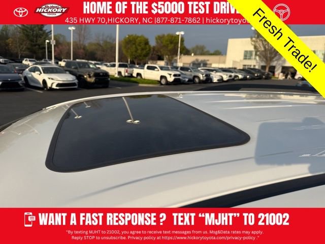 Used 2025 Toyota Sienna XLE image 9