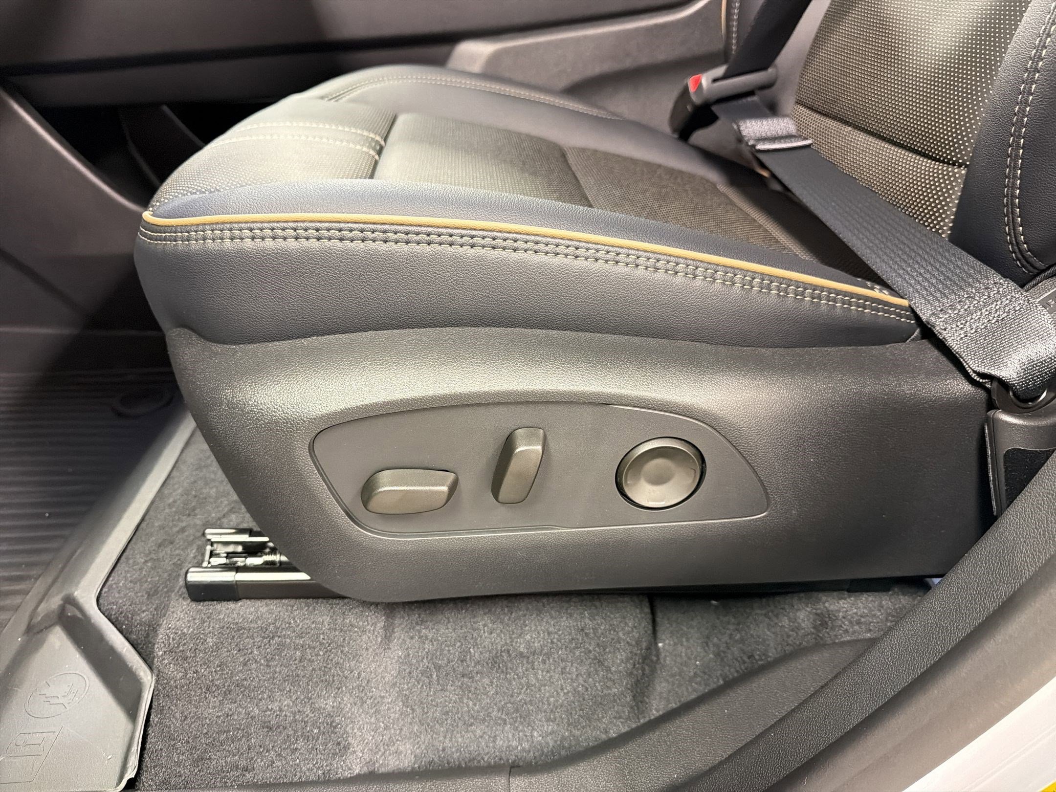 New 2026 Chevrolet Traverse High Country w/ LPO, Floor Liner Package image 13