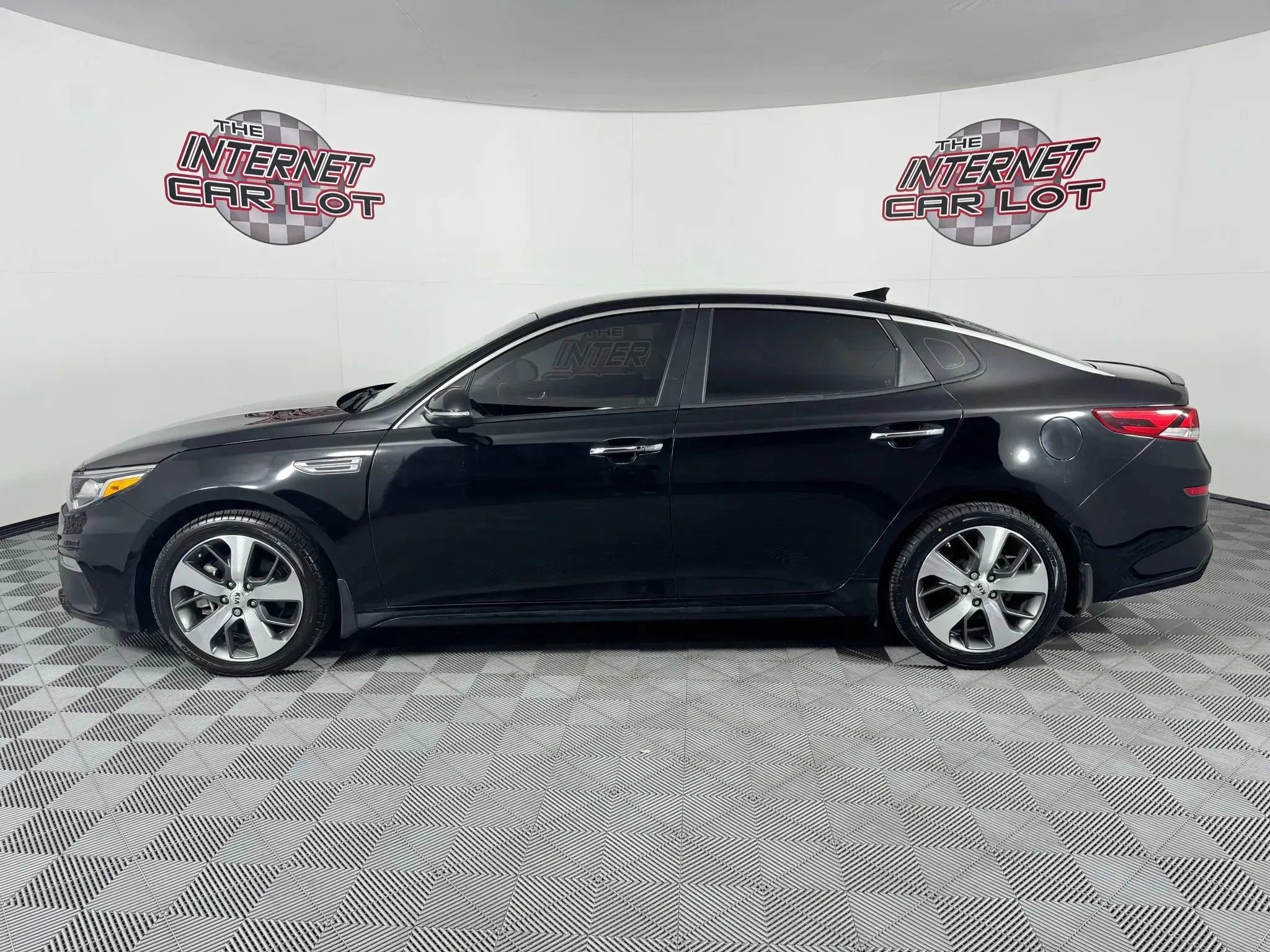 Used 2019 Kia Optima S FWD image 4