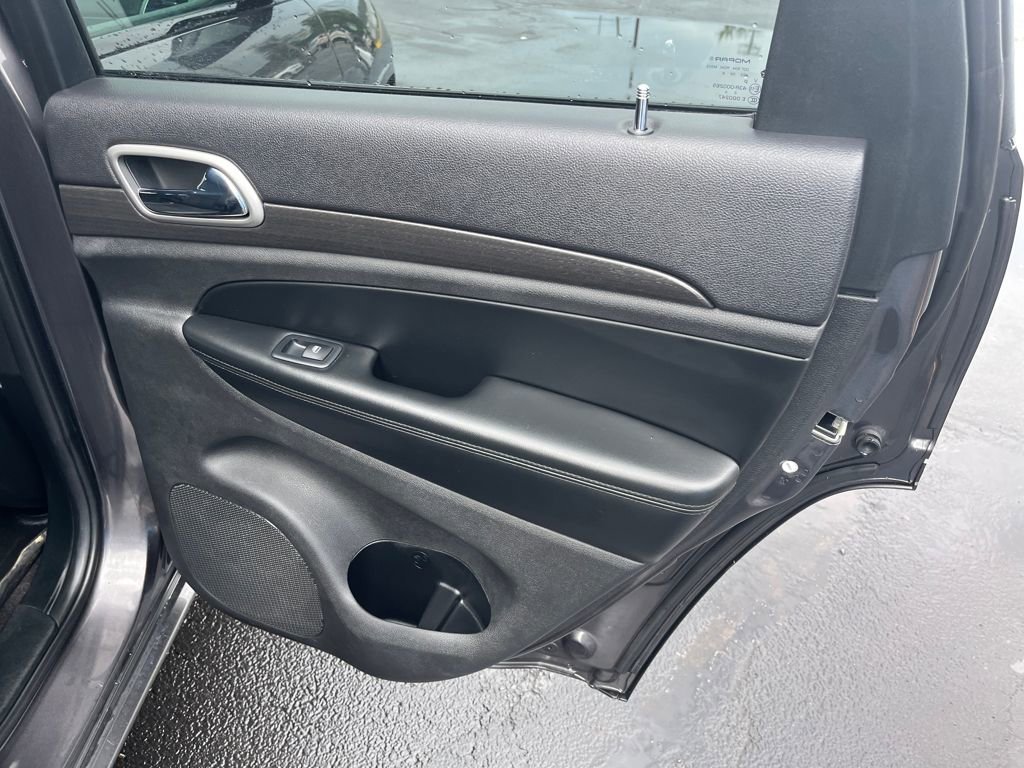 Used 2018 Jeep Grand Cherokee Altitude image 23