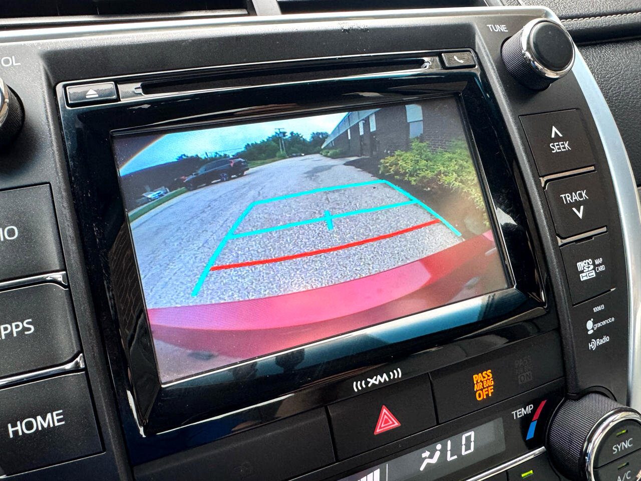 Used 2016 Toyota Camry XLE image 16