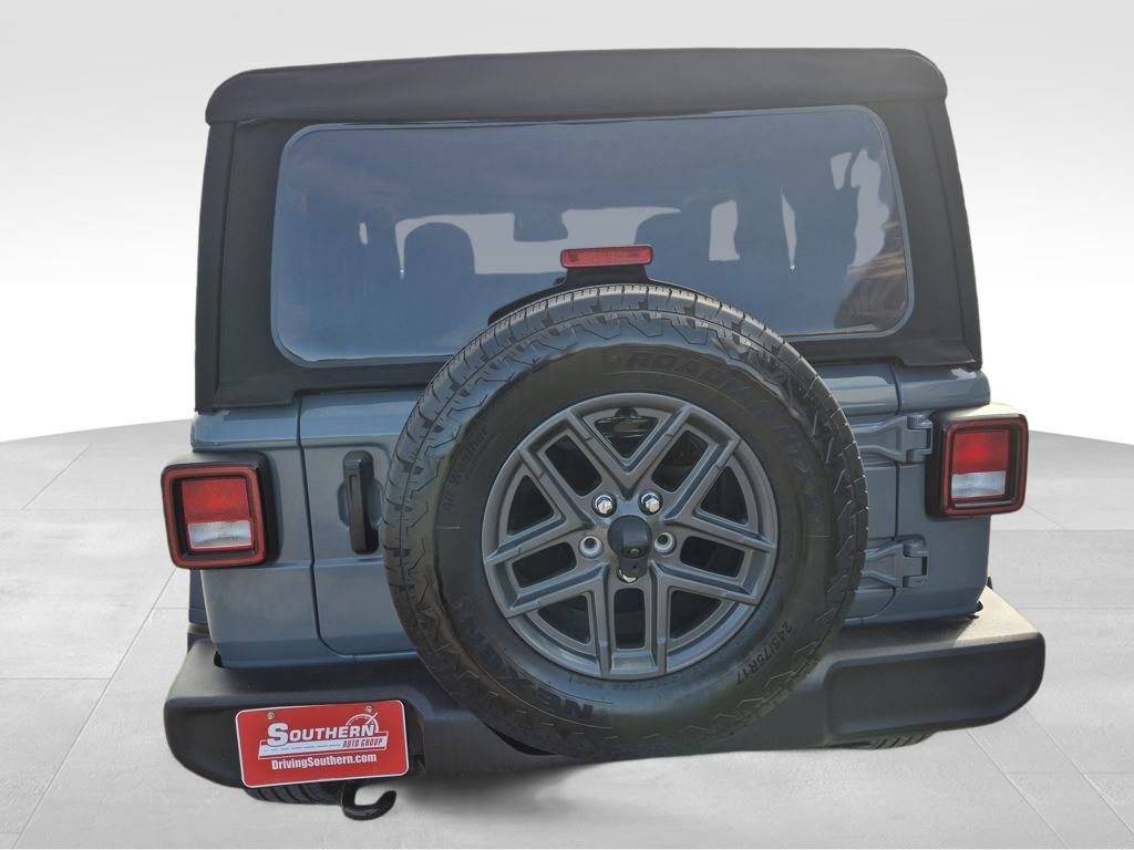 Used 2024 Jeep Wrangler Sport S image 5