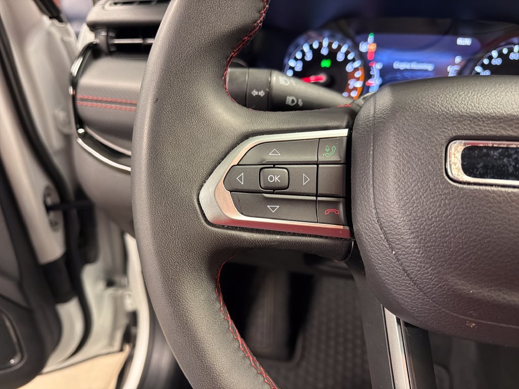 Used 2025 Jeep Compass Trailhawk AWD/4WD image 29