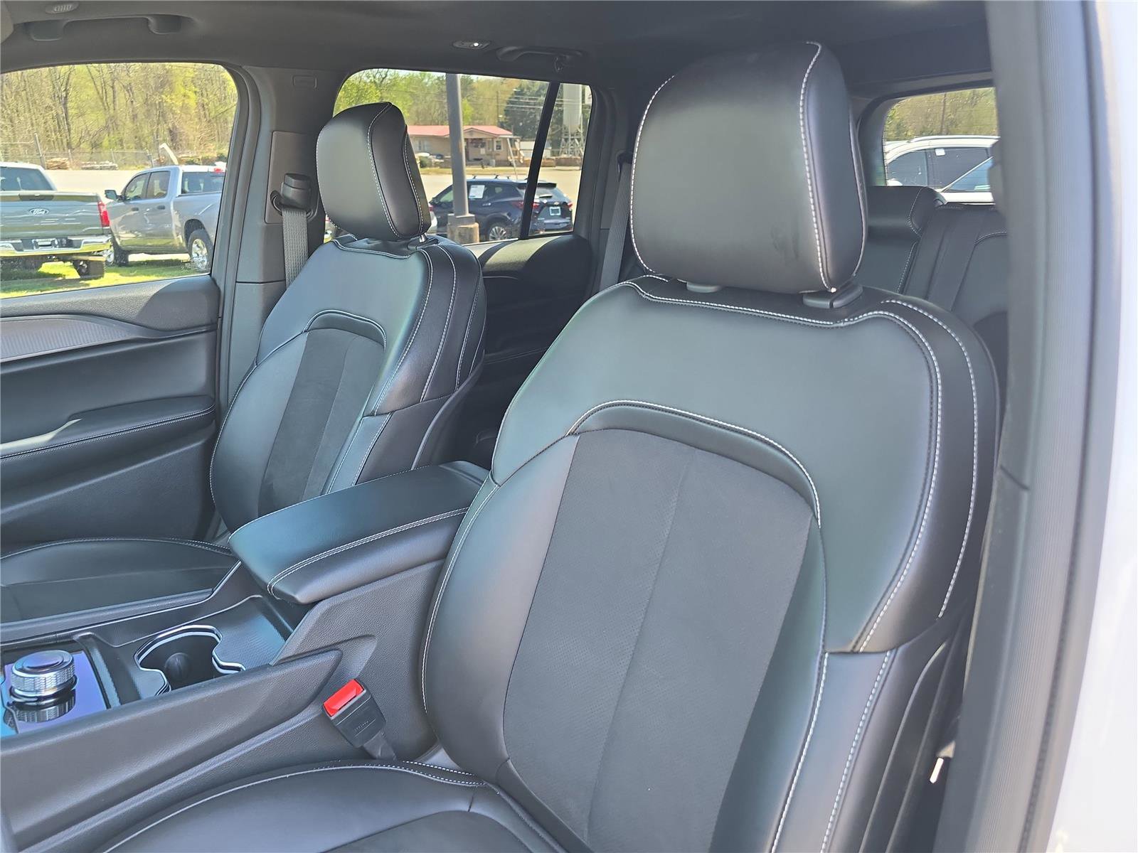 Used 2024 Jeep Grand Cherokee Altitude image 20