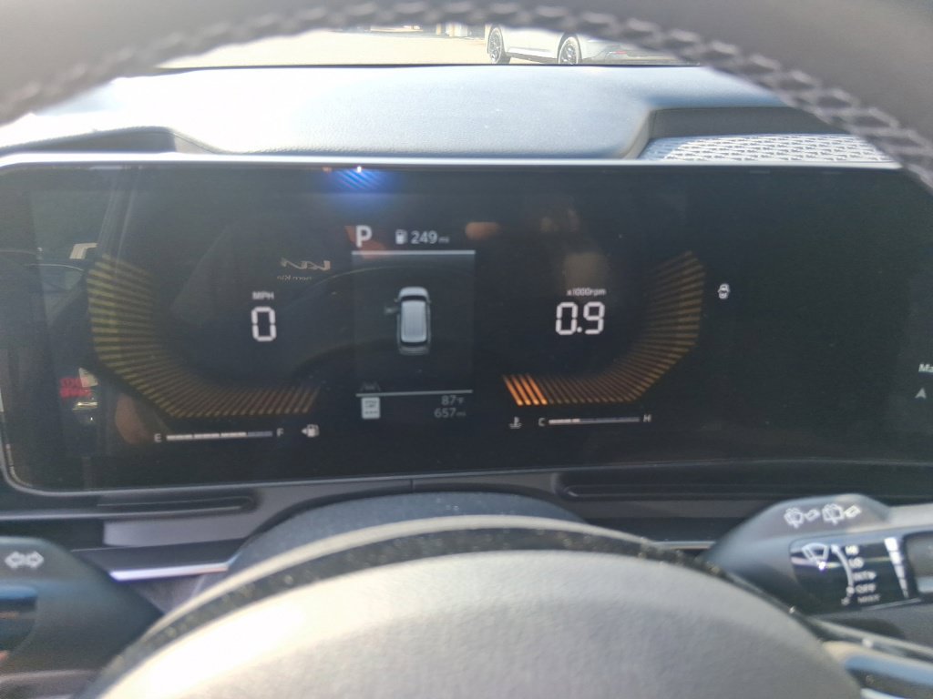 Certified 2026 Kia Carnival EX FWD image 12