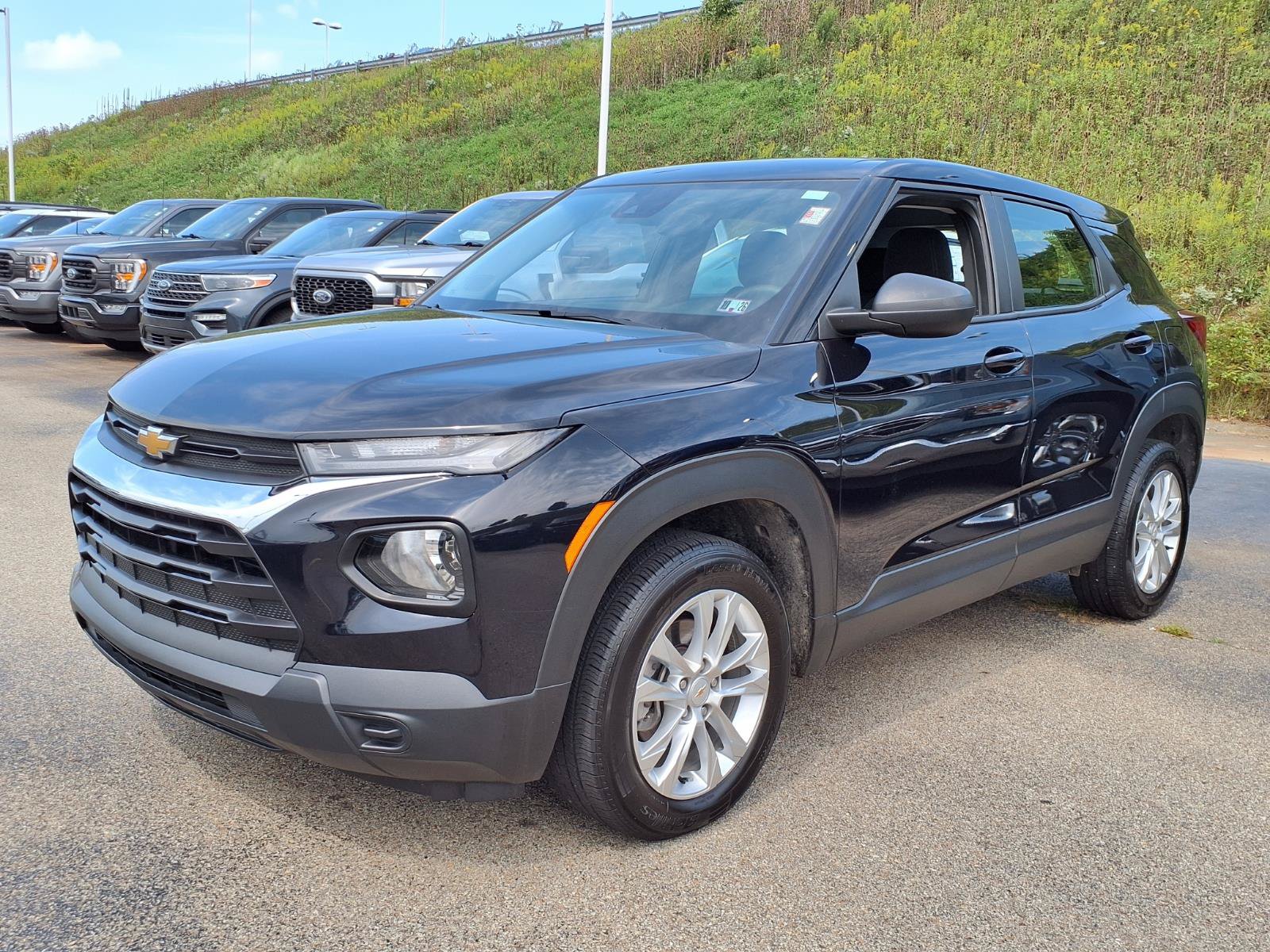 Used 2021 Chevrolet TrailBlazer LS AWD/4WD image 2