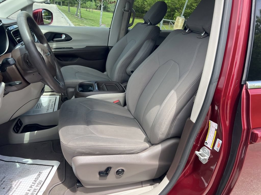 Used 2020 Chrysler Pacifica Touring w/ Advanced Safetytec Group FWD image 55