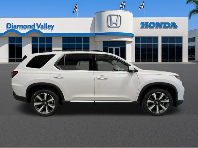 New 2025 Honda Pilot Touring image 2