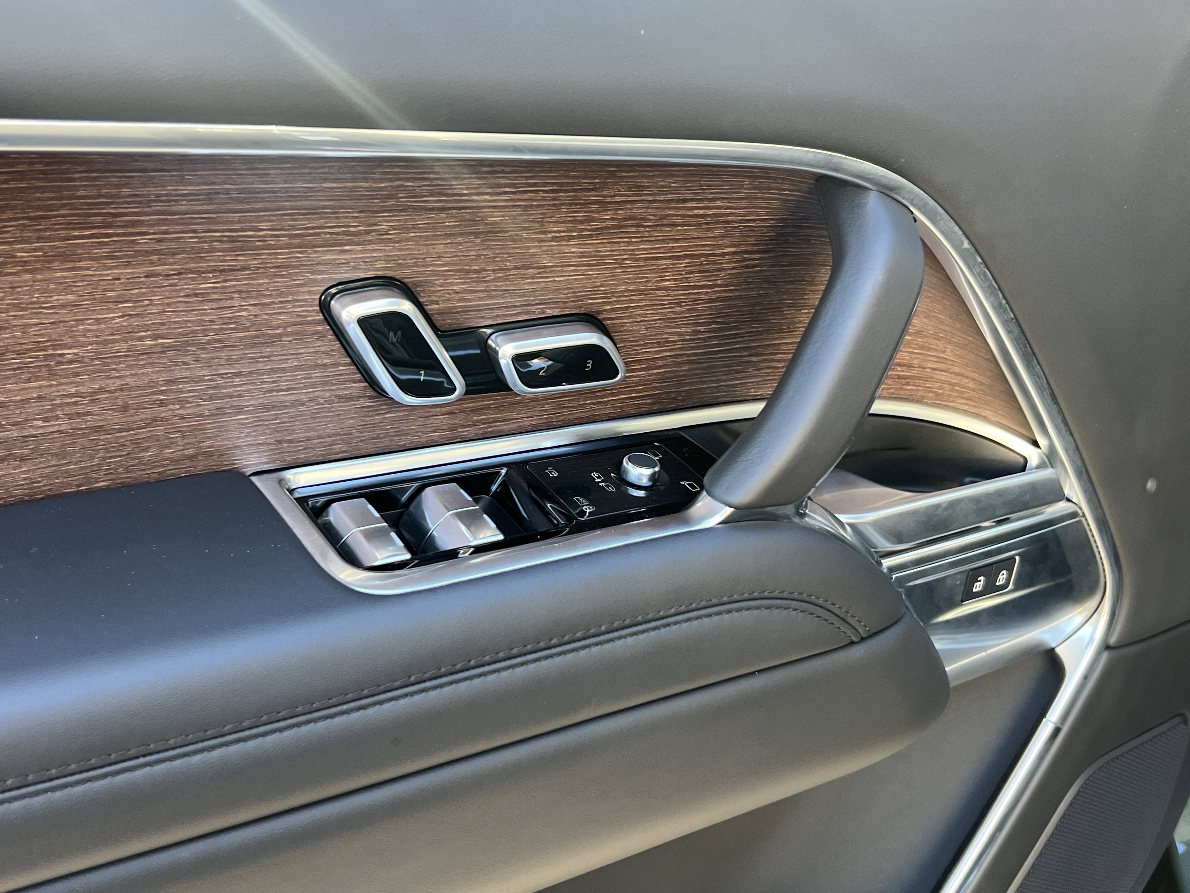 Certified 2025 Land Rover Range Rover Long Wheelbase SE image 15