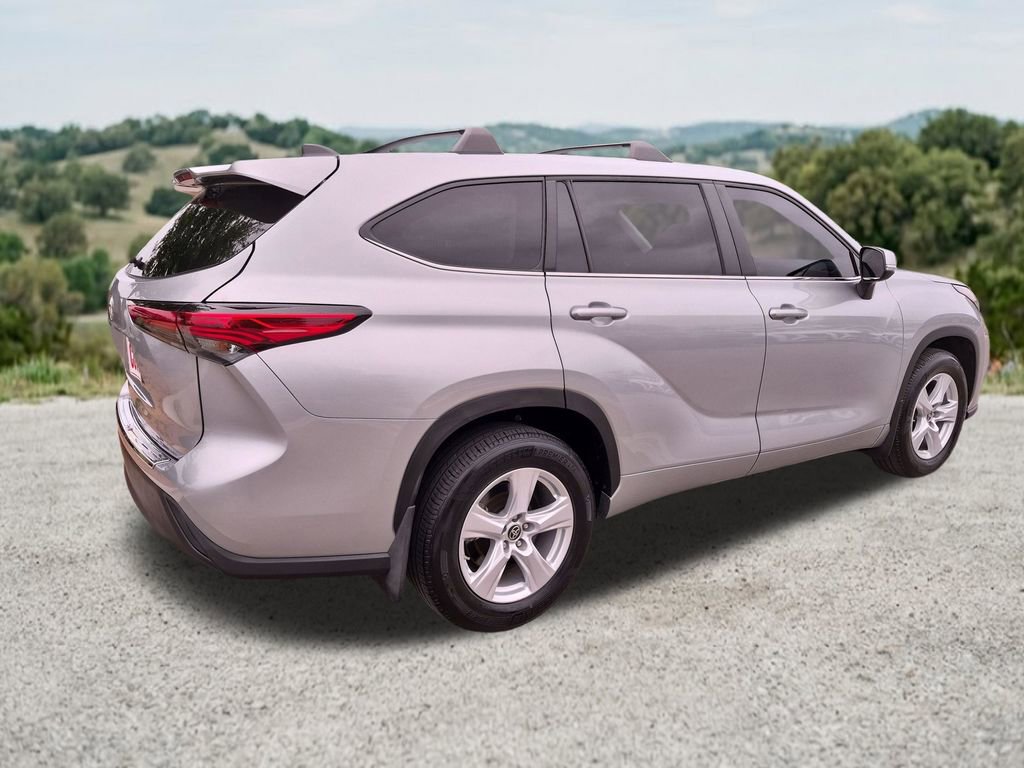Used 2023 Toyota Highlander L FWD image 10