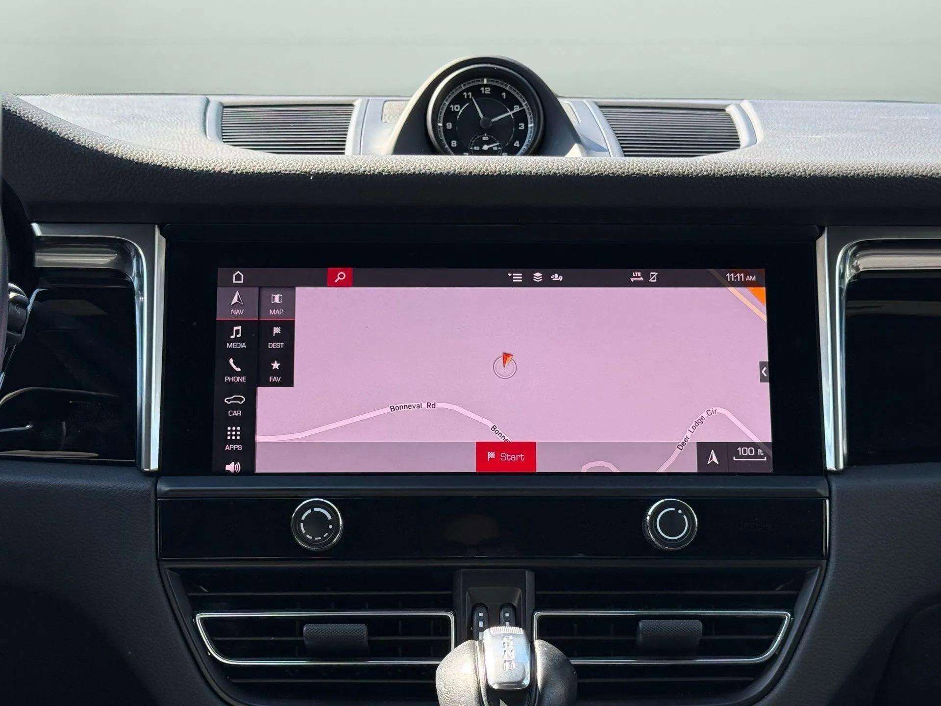 Used 2024 Porsche Macan image 26