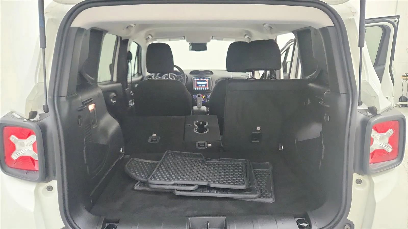 Used 2022 Jeep Renegade Latitude w/ Convenience Group image 19