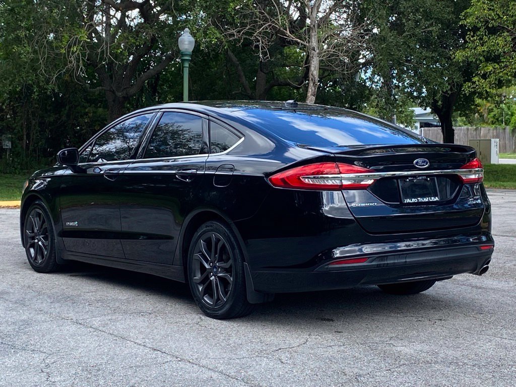 Used 2018 Ford Fusion SE w/ Equipment Group 601A FWD image 5