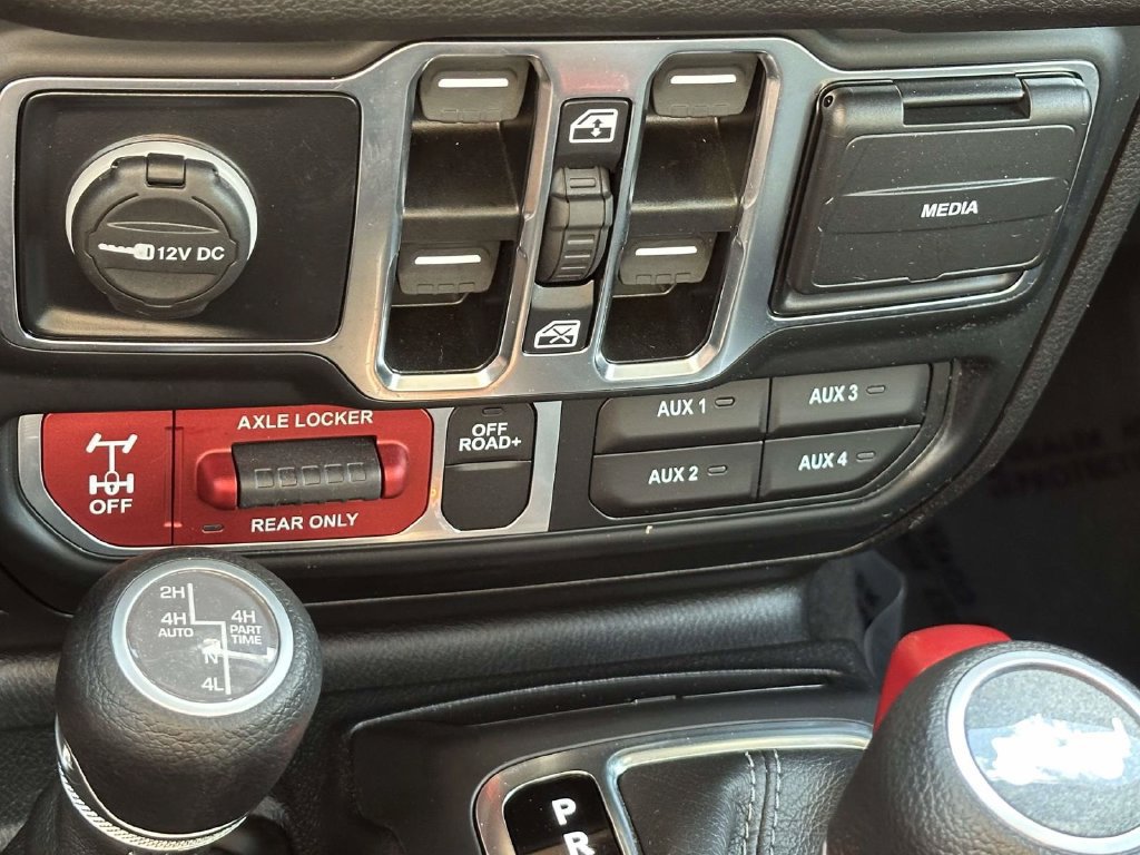 Used 2024 Jeep Wrangler Unlimited AWD/4WD image 27