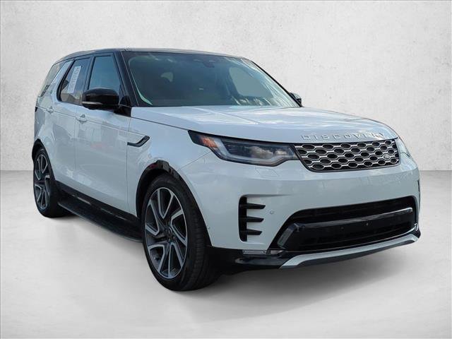 Used 2025 Land Rover Discovery Metropolitan Edition image 3