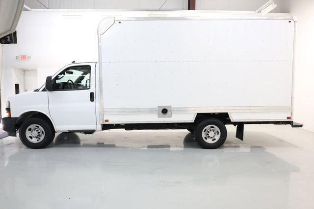 Used 2022 Chevrolet Express 3500 w/ Driver Convenience Package image 9