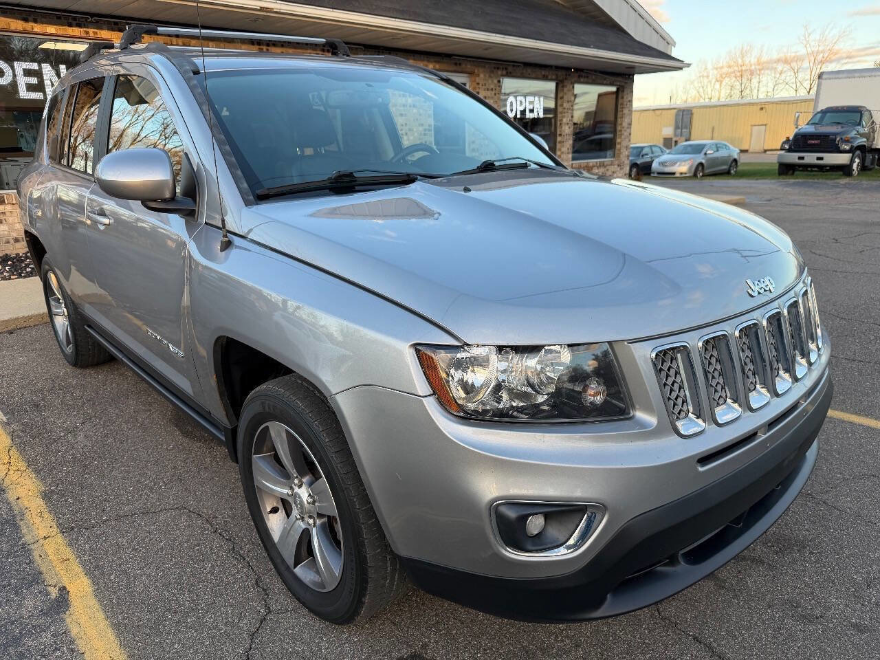 Used 2017 Jeep Compass High Altitude FWD image 1