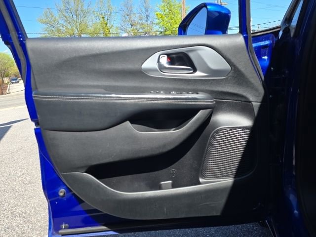 Used 2019 Chrysler Pacifica Touring Plus w/ Advanced Safetytec Group image 7