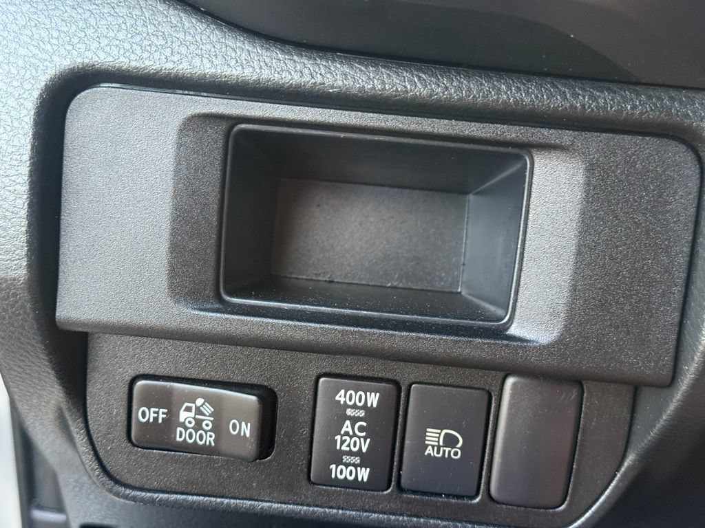 Used 2019 Toyota Tacoma TRD Sport w/ TRD Premium Sport Package AWD/4WD image 19