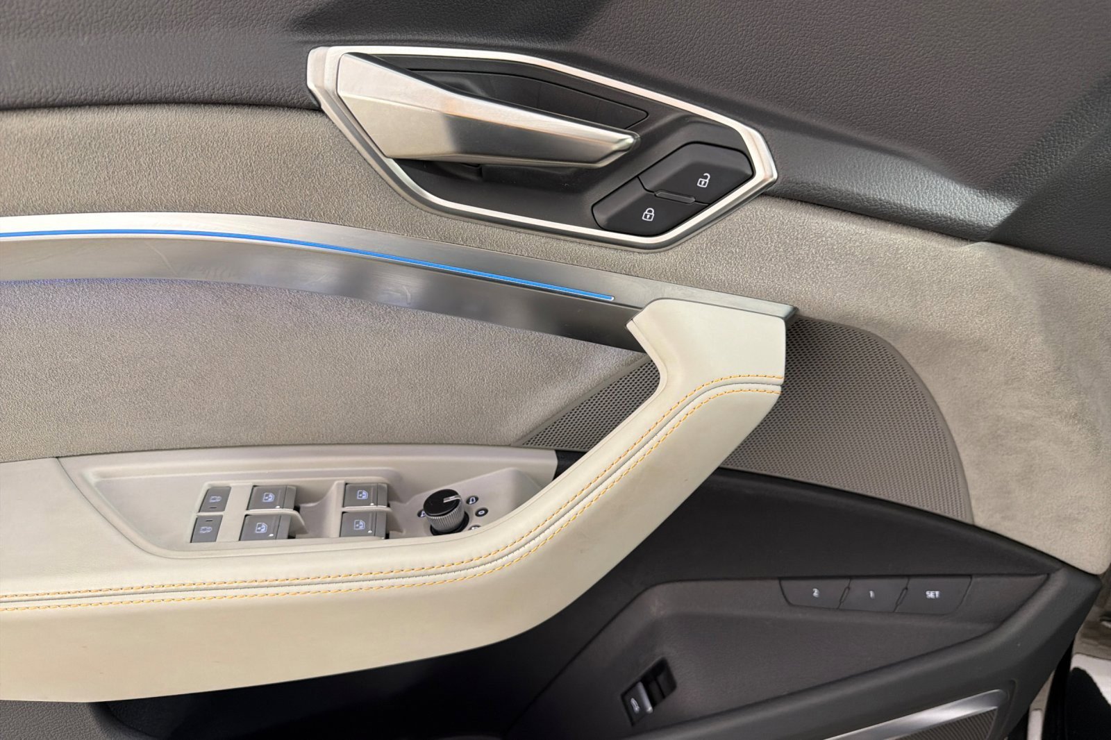 Used 2024 Audi Q8 e-tron Prestige AWD/4WD image 10