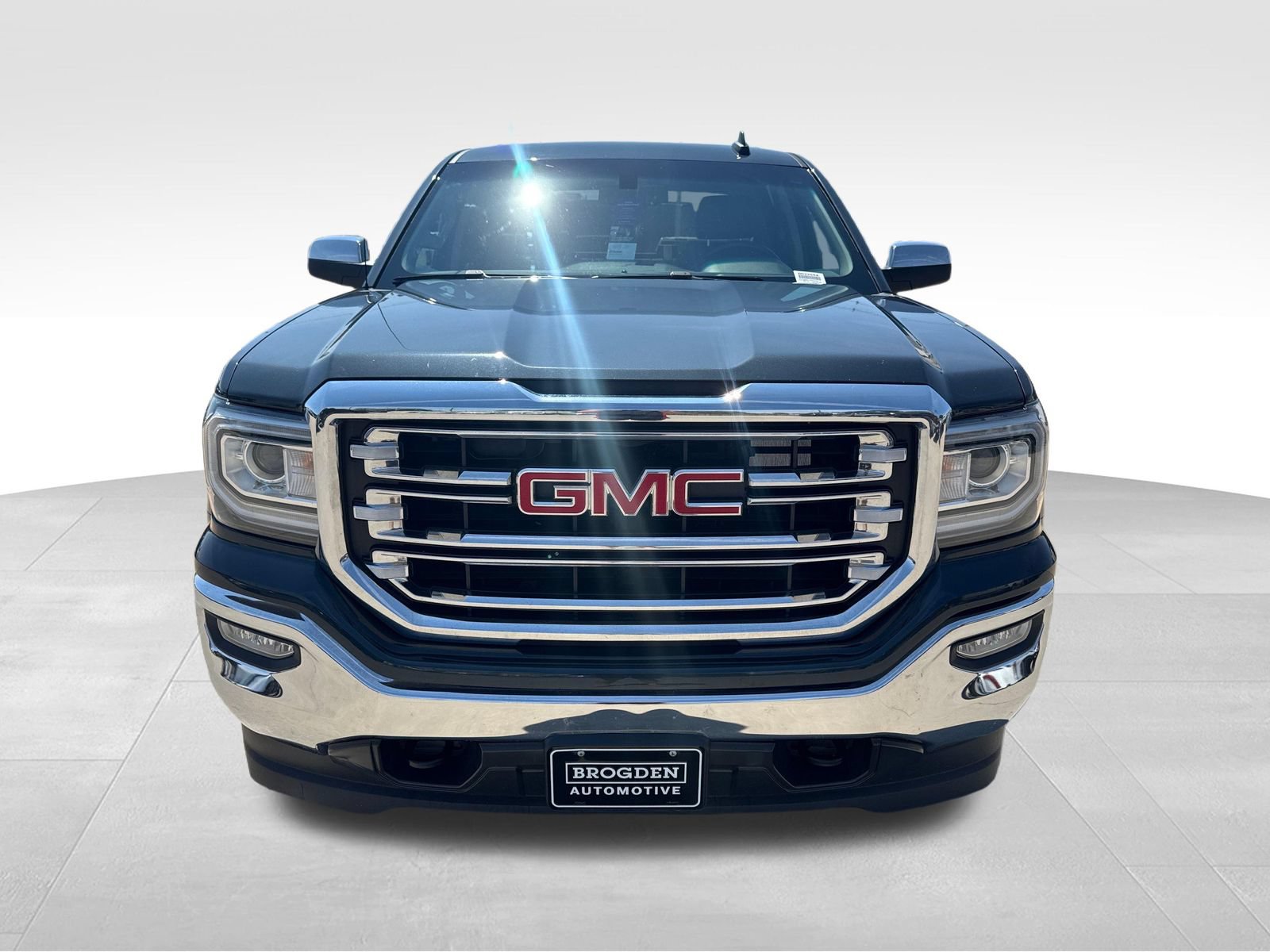 Used 2018 GMC Sierra 1500 SLT w/ SLT Premium Package AWD/4WD image 19