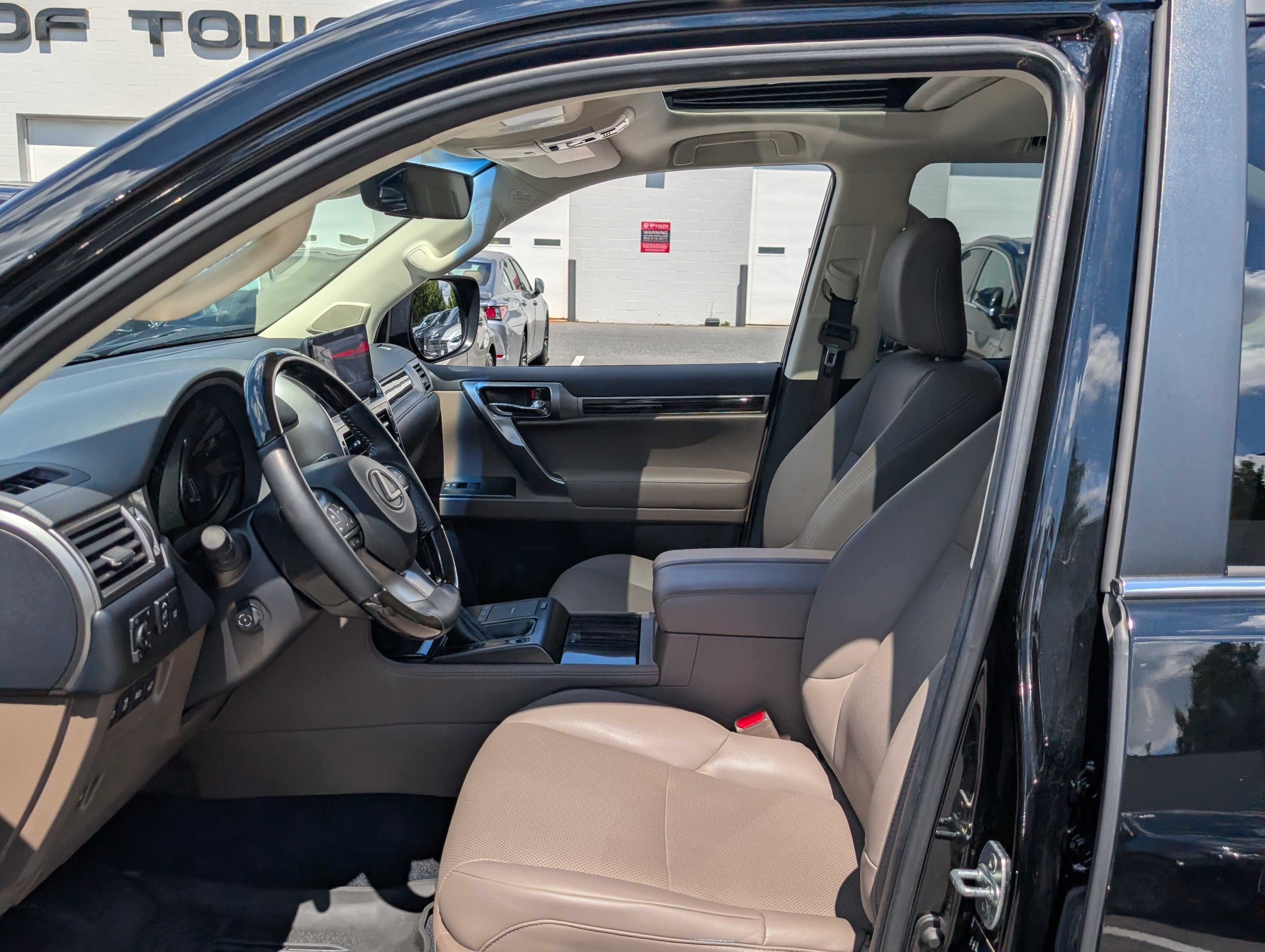 Used 2023 Lexus GX 460 Premium w/ Premium Package AWD/4WD image 17