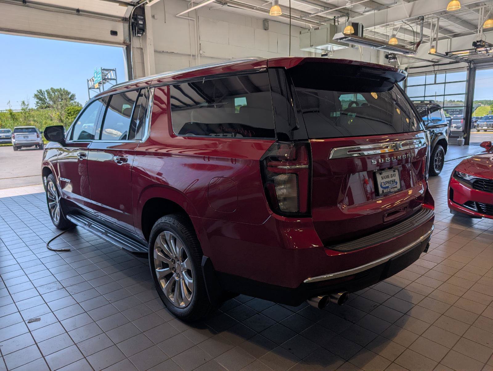 Used 2021 Chevrolet Suburban Premier AWD/4WD image 5