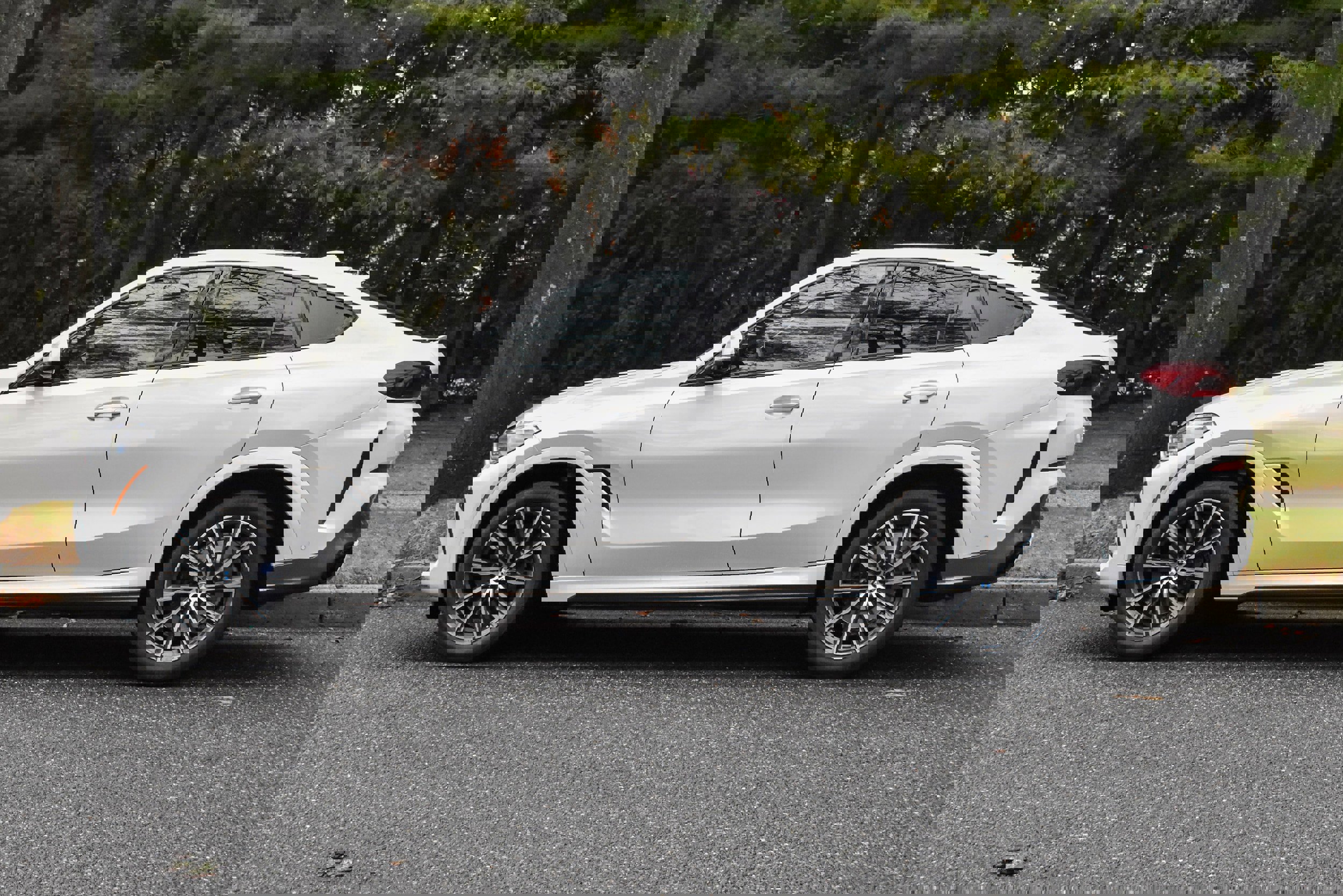 Used 2020 BMW X6 M50i w/ Executive Package image 4