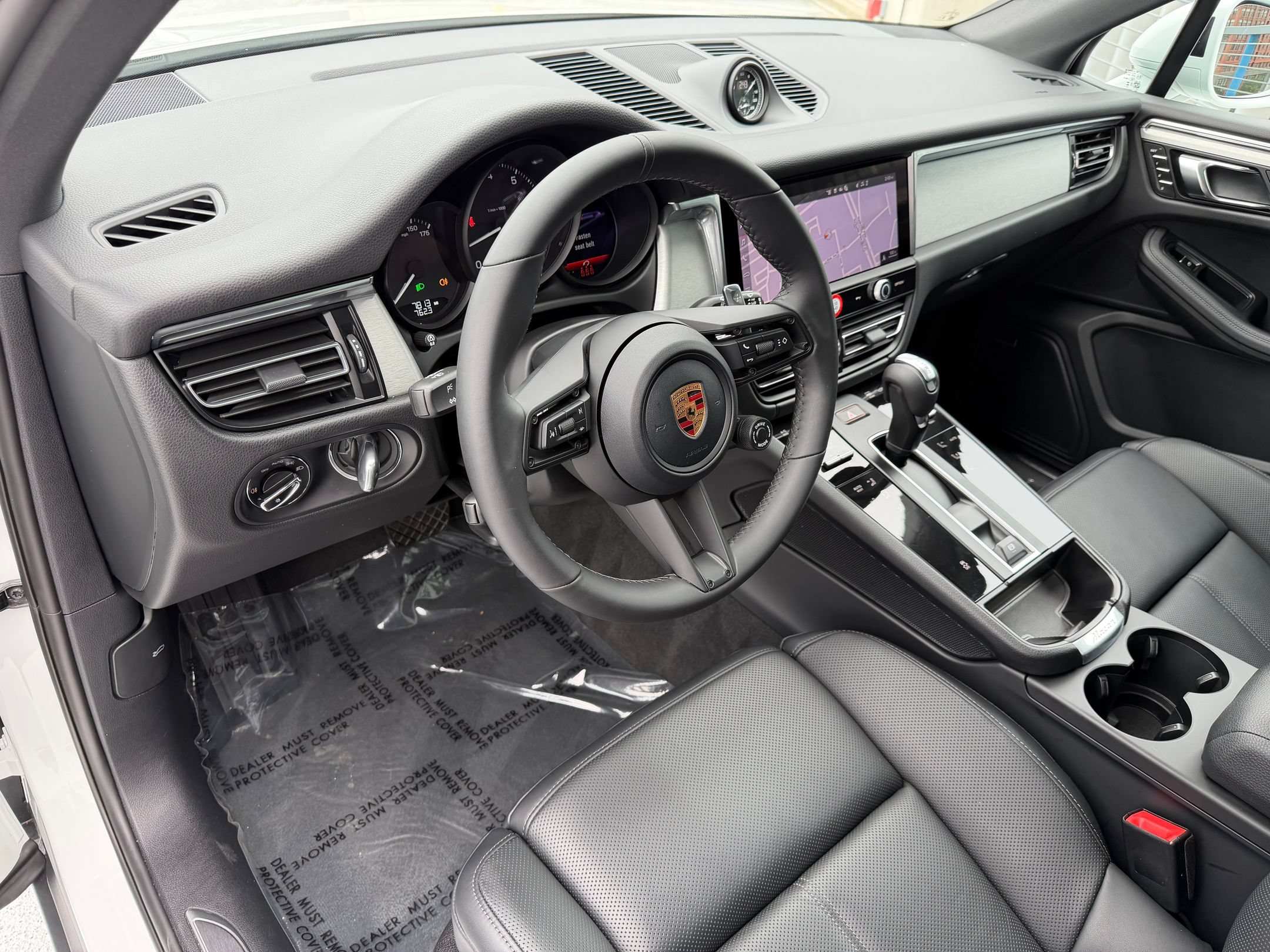 Certified 2026 Porsche Macan AWD/4WD image 4