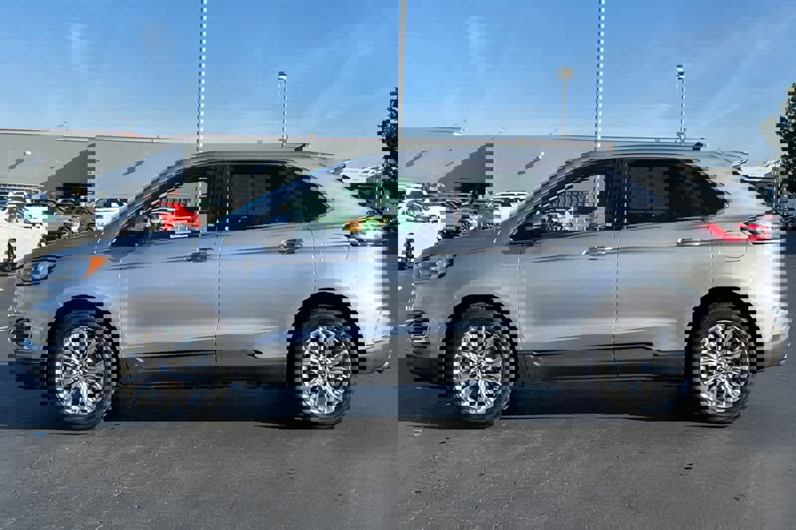Used 2022 Ford Edge Titanium image 9