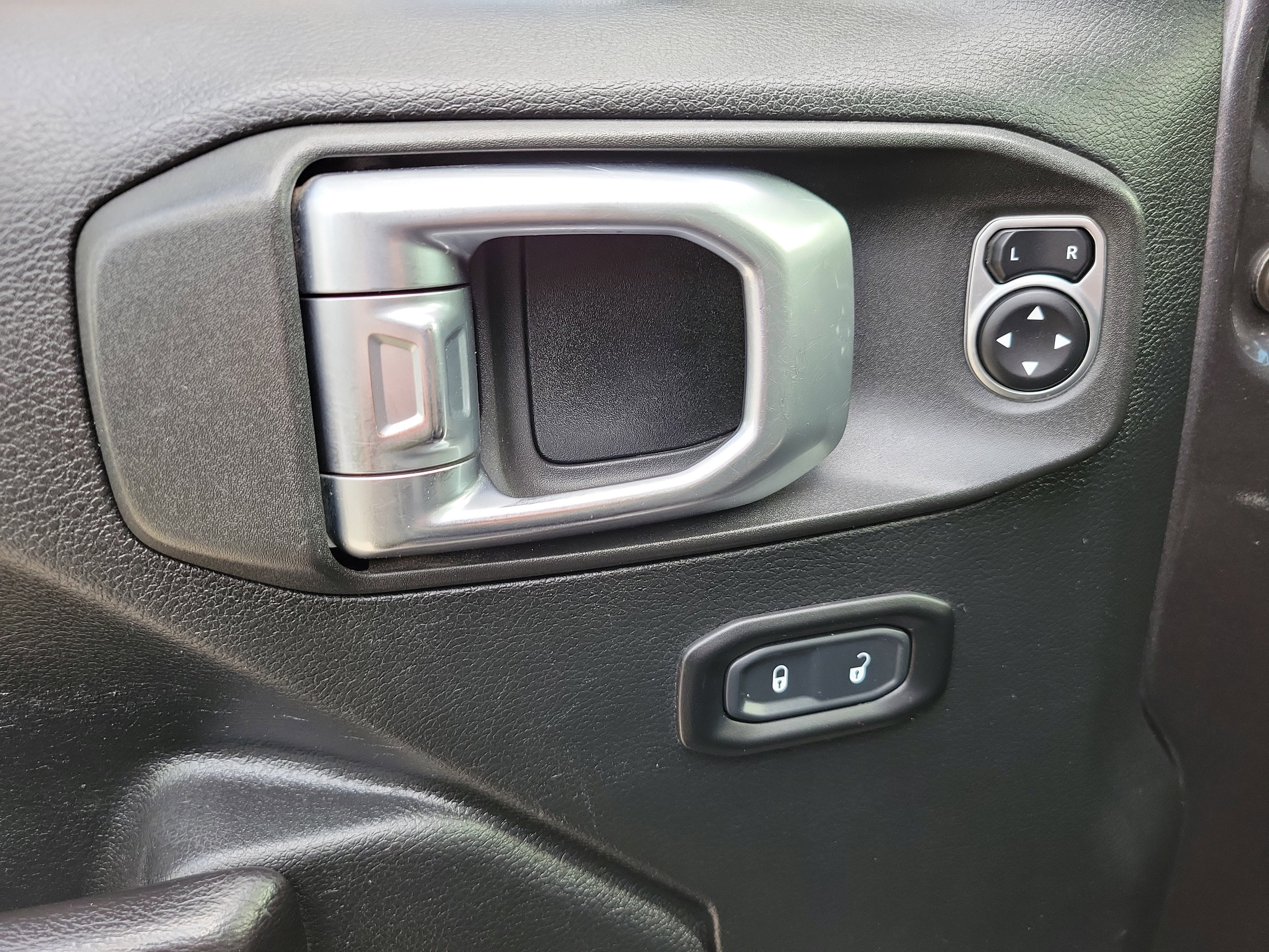 Used 2020 Jeep Gladiator Sport w/ Quick Order Package 24S image 17