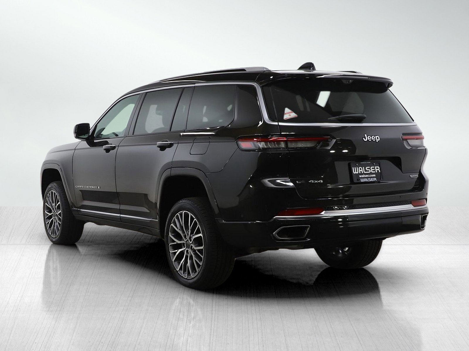 Used 2023 Jeep Grand Cherokee L Summit image 3