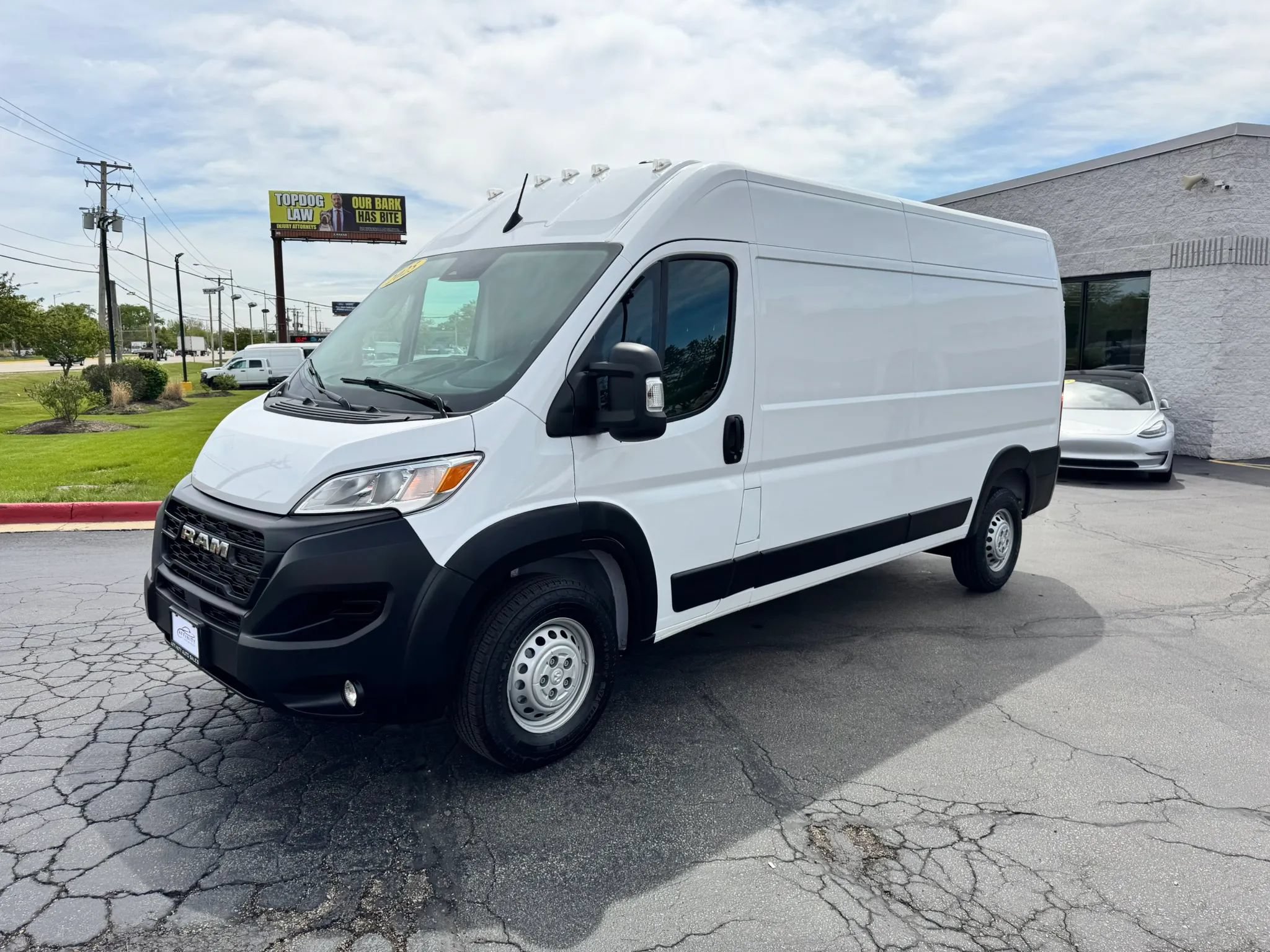 Used 2025 RAM ProMaster 2500 w/ Convenience Group FWD image 2