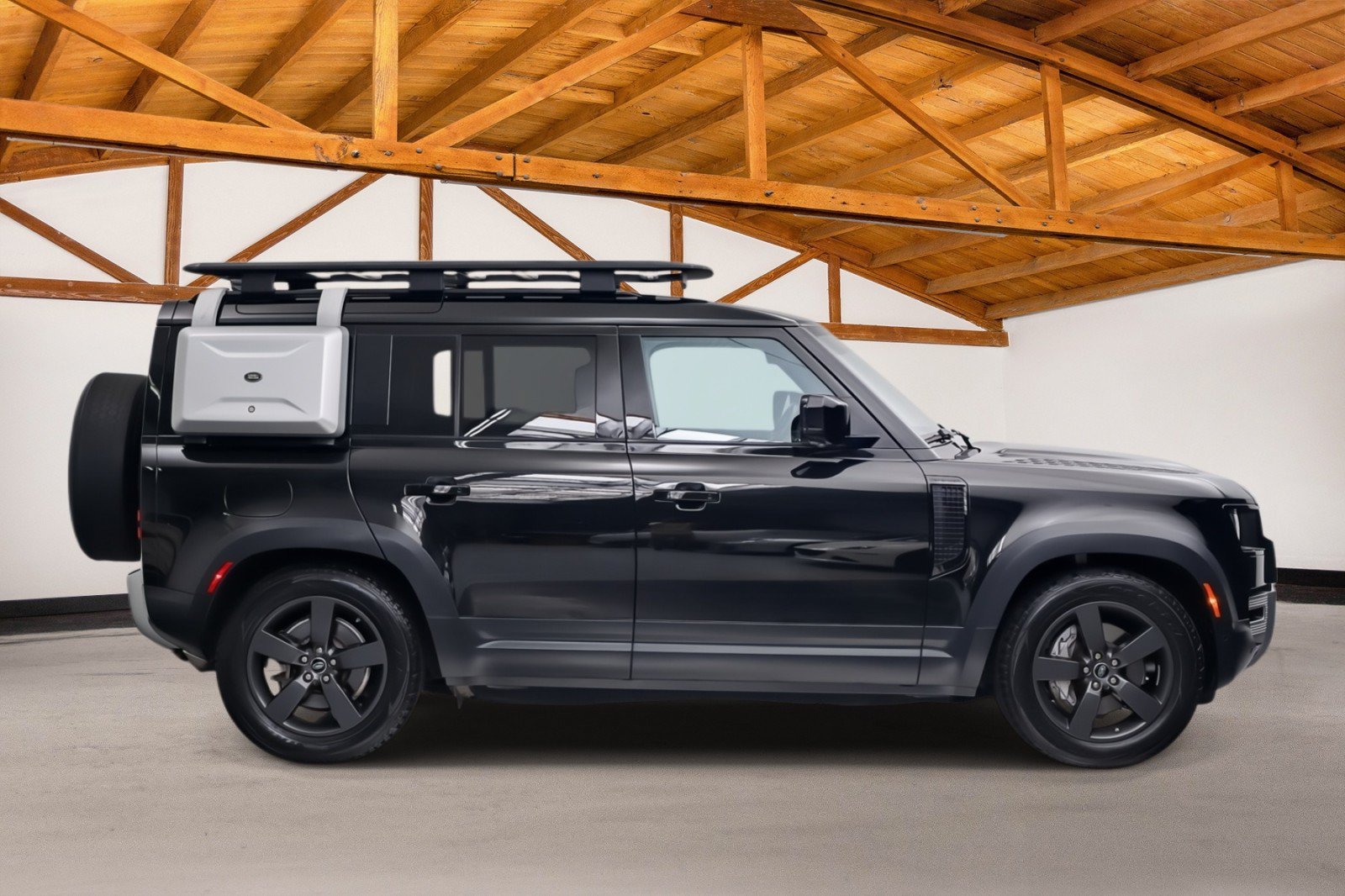 Used 2020 Land Rover Defender 110 First Edition AWD/4WD image 6