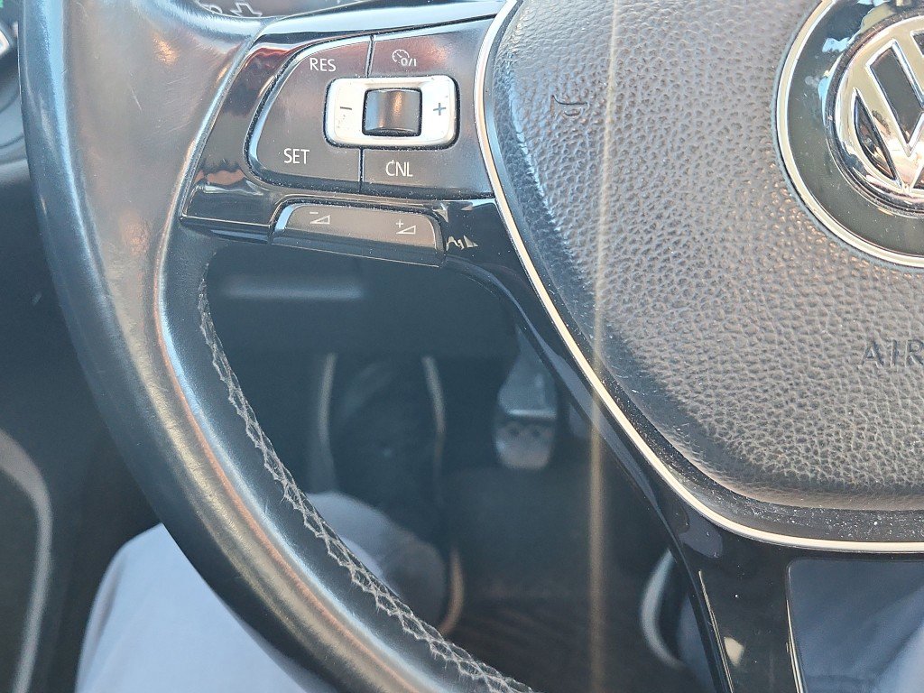 Used 2016 Volkswagen Golf S image 17