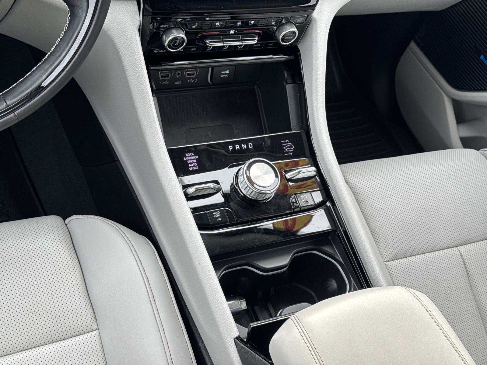 Used 2022 Jeep Grand Cherokee Overland w/ Advanced Protech Group III image 3