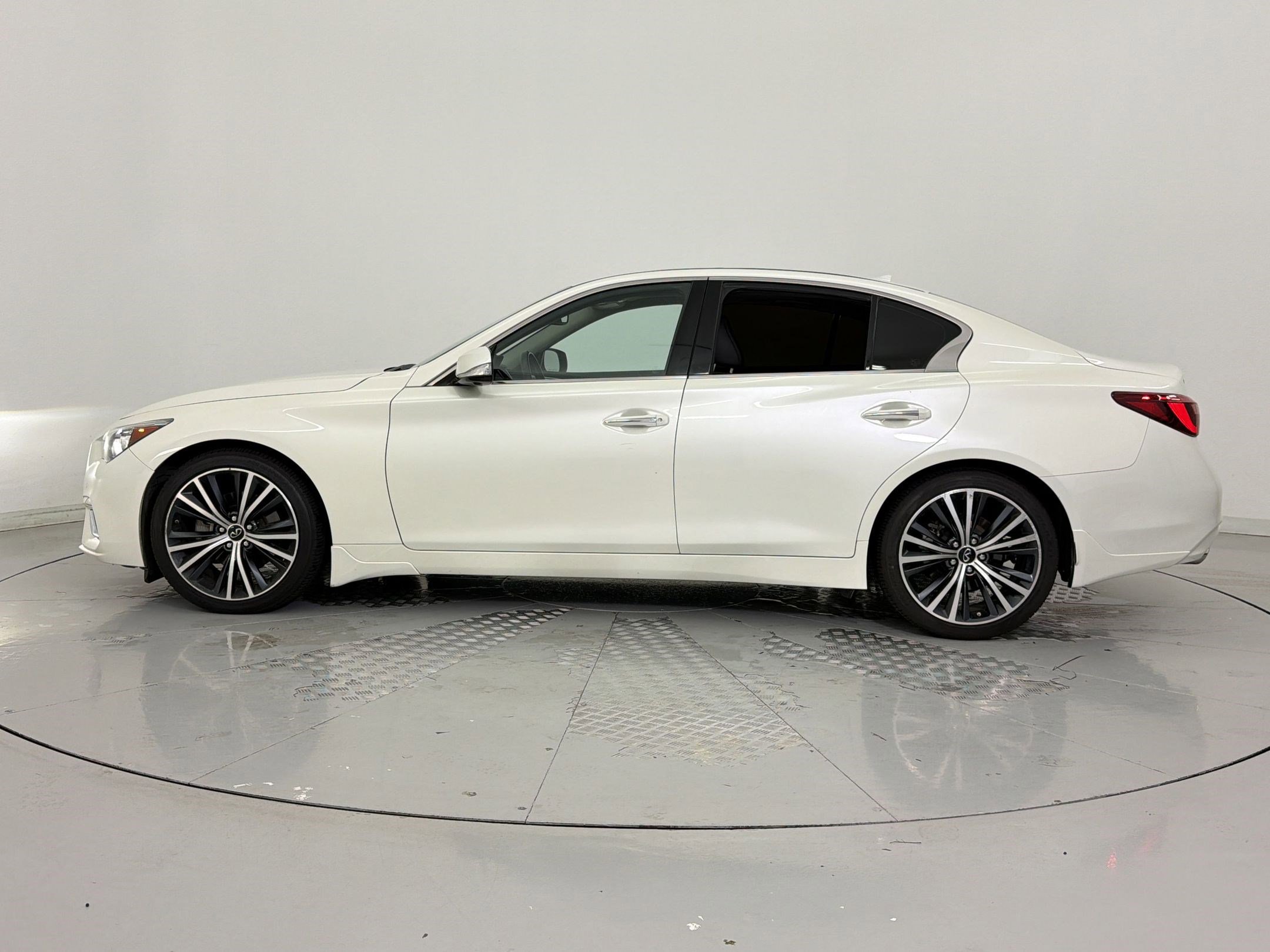 Used 2021 INFINITI Q50 Luxe w/ Cargo Package RWD image 2
