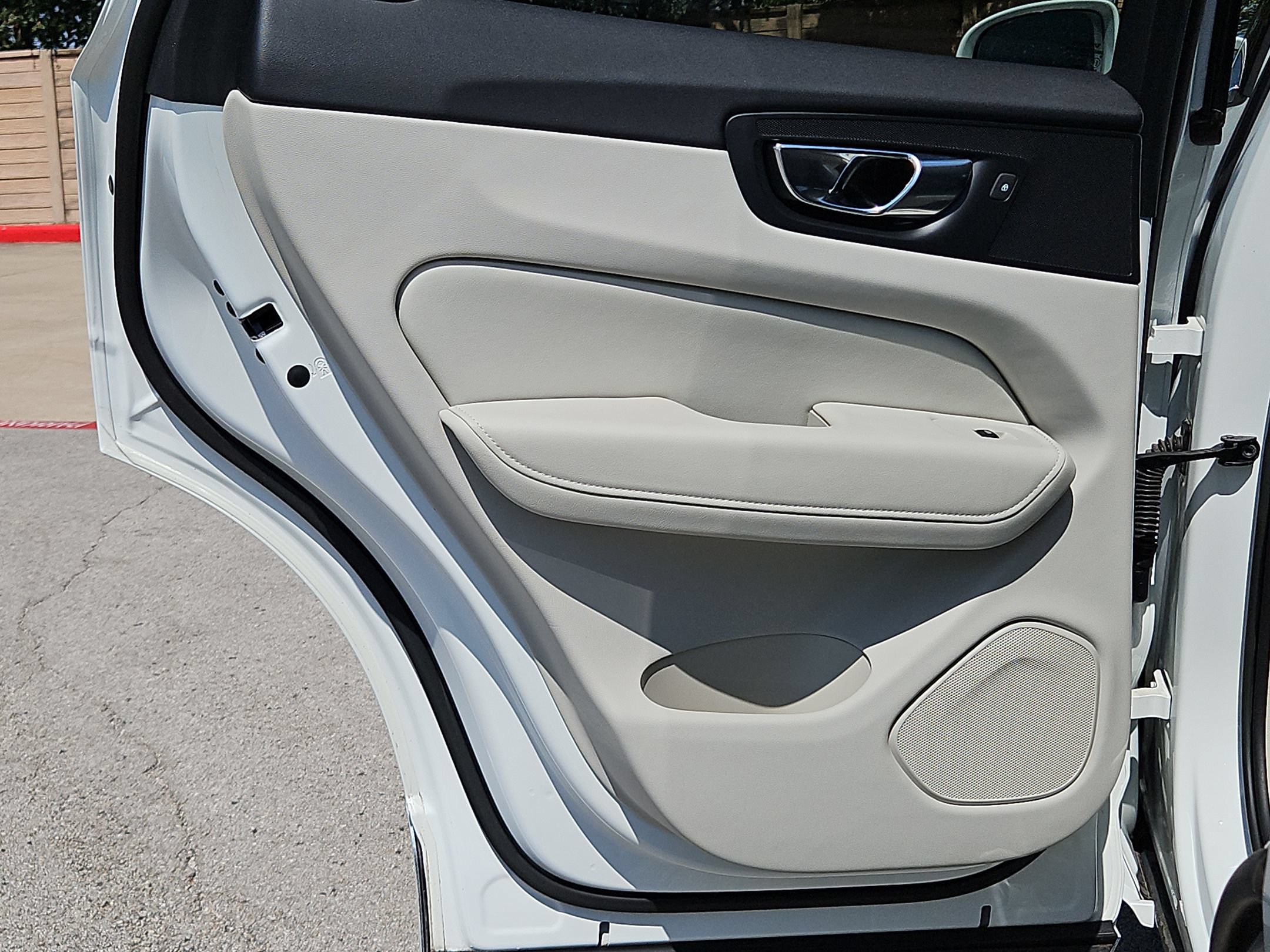 Used 2022 Volvo XC60 B5 Inscription w/ Advanced Package FWD image 15