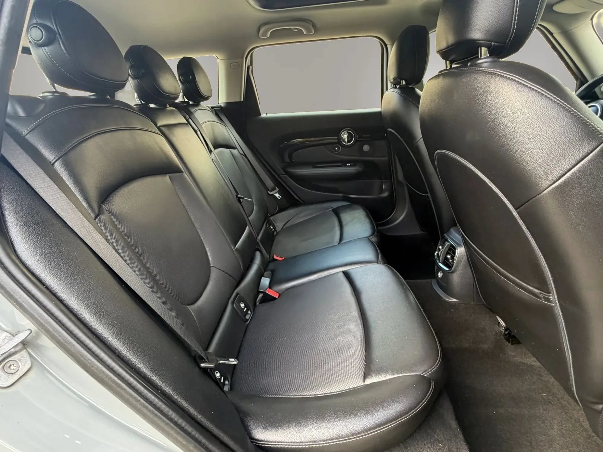 Used 2016 MINI Cooper Clubman FWD image 32