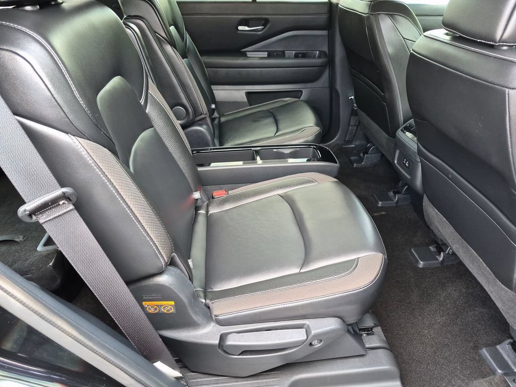 Used 2024 Nissan Pathfinder SL w/ SL Premium Package AWD/4WD image 32