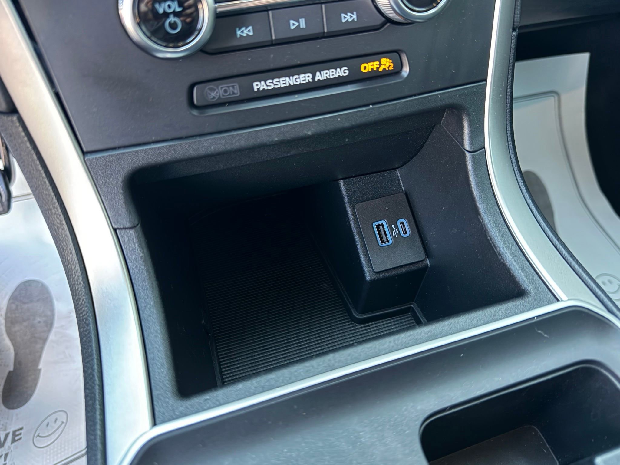 Used 2024 Ford Edge SE image 32