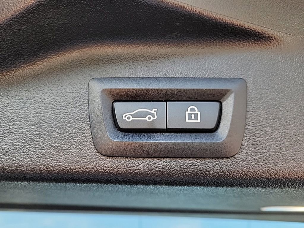 Used 2022 BMW X5 xDrive40i w/ M Sport Package image 21