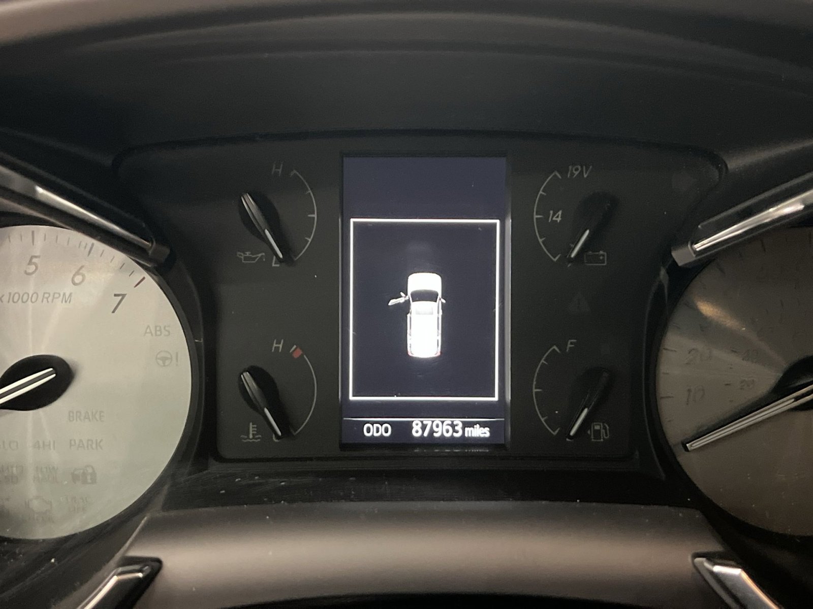 Used 2018 Toyota Sequoia TRD Sport AWD/4WD image 15