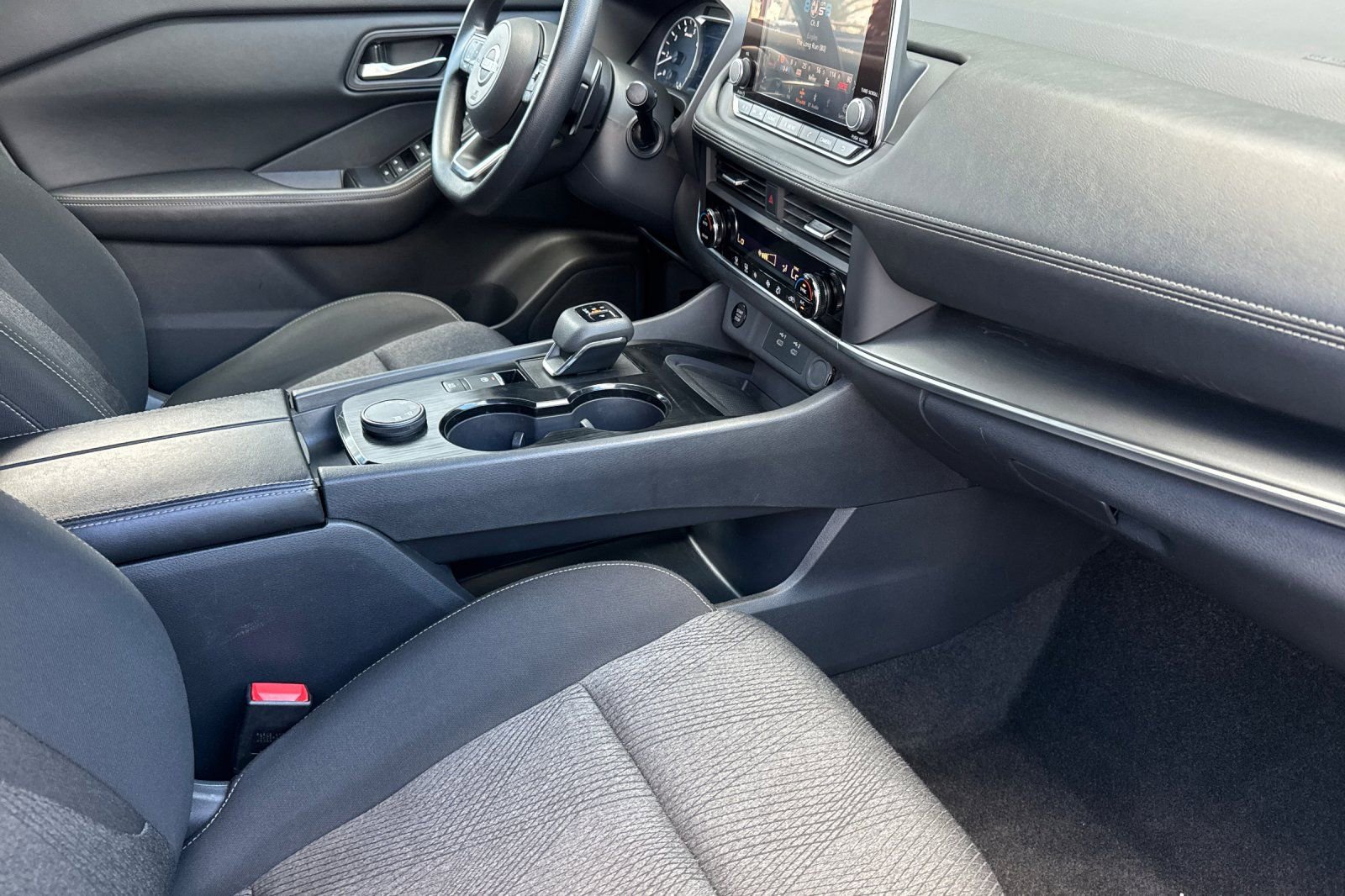 Used 2024 Nissan Rogue SV image 17