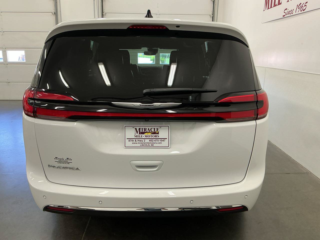Used 2025 Chrysler Pacifica Select FWD image 5
