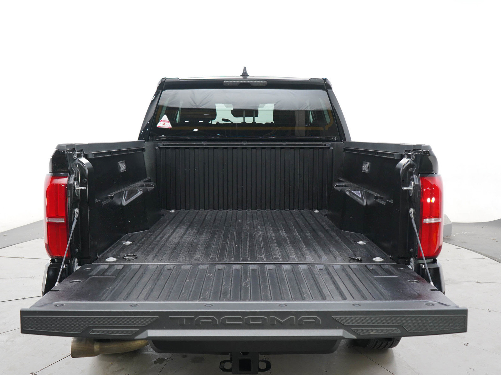 Used 2025 Toyota Tacoma SR5 AWD/4WD image 16
