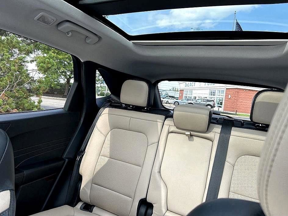 Used 2022 Ford Escape SEL image 15