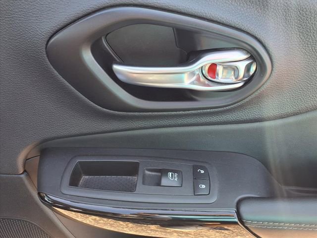 Used 2023 Jeep Cherokee Altitude Lux image 92